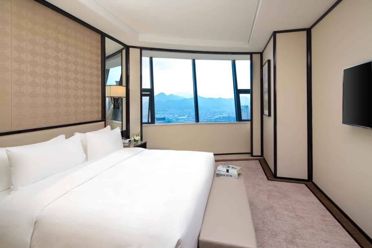 Howard Johnson Plaza Ningbo Bagian luar foto