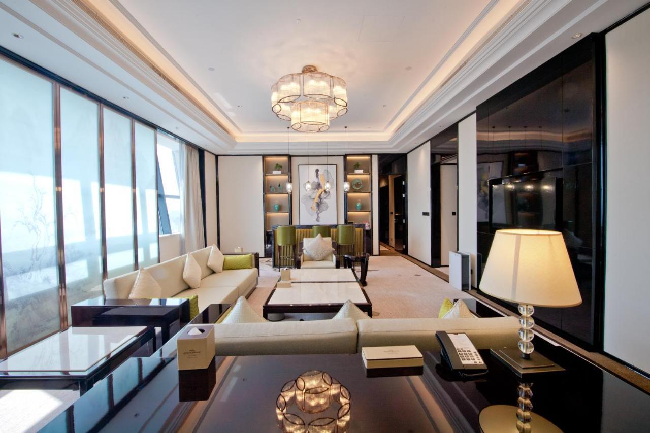 Howard Johnson Plaza Ningbo Bagian luar foto