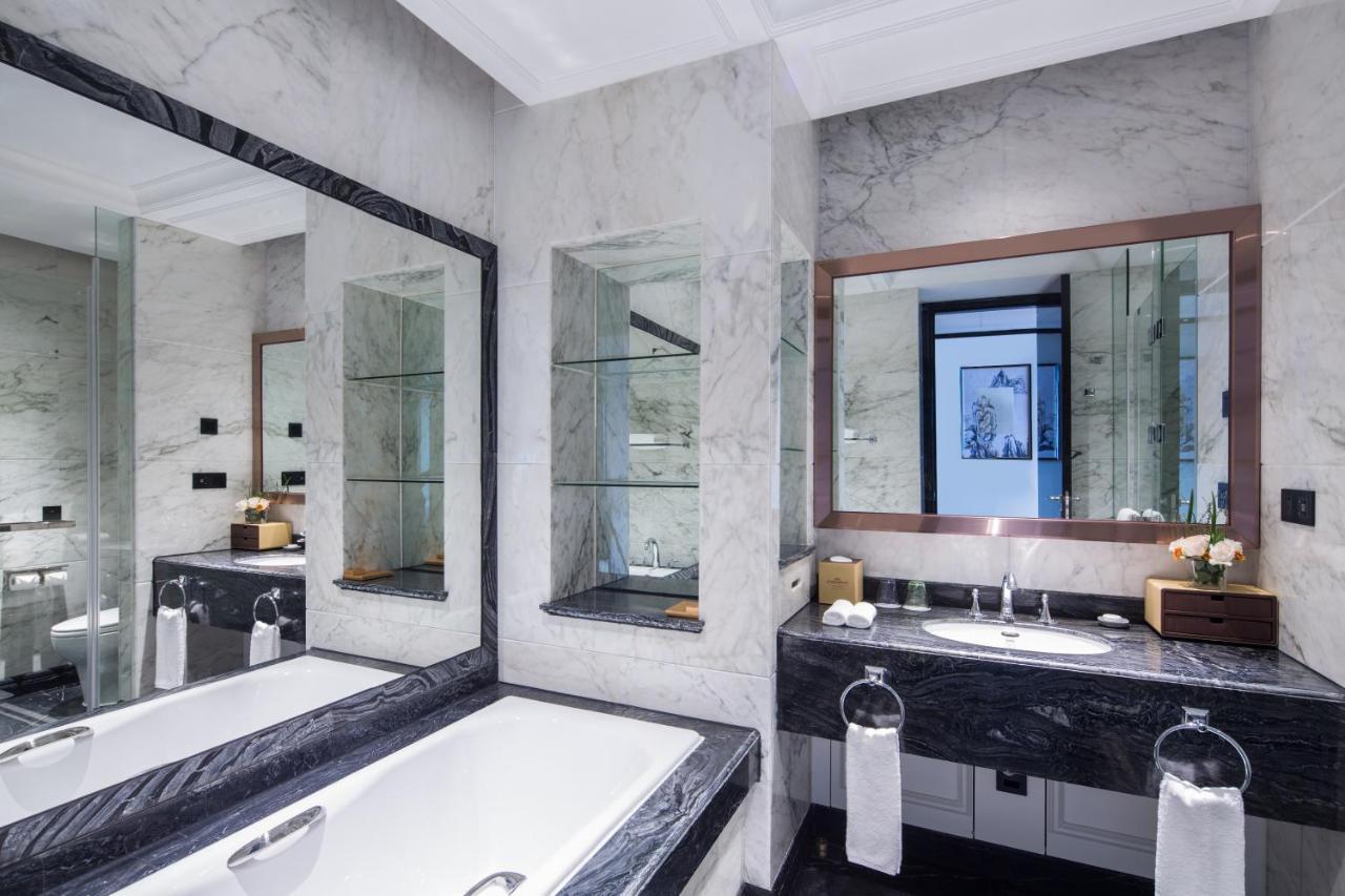 Howard Johnson Plaza Ningbo Bagian luar foto