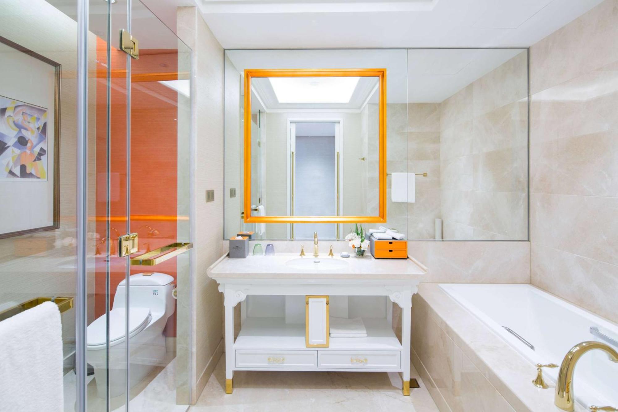 Howard Johnson Plaza Ningbo Bagian luar foto
