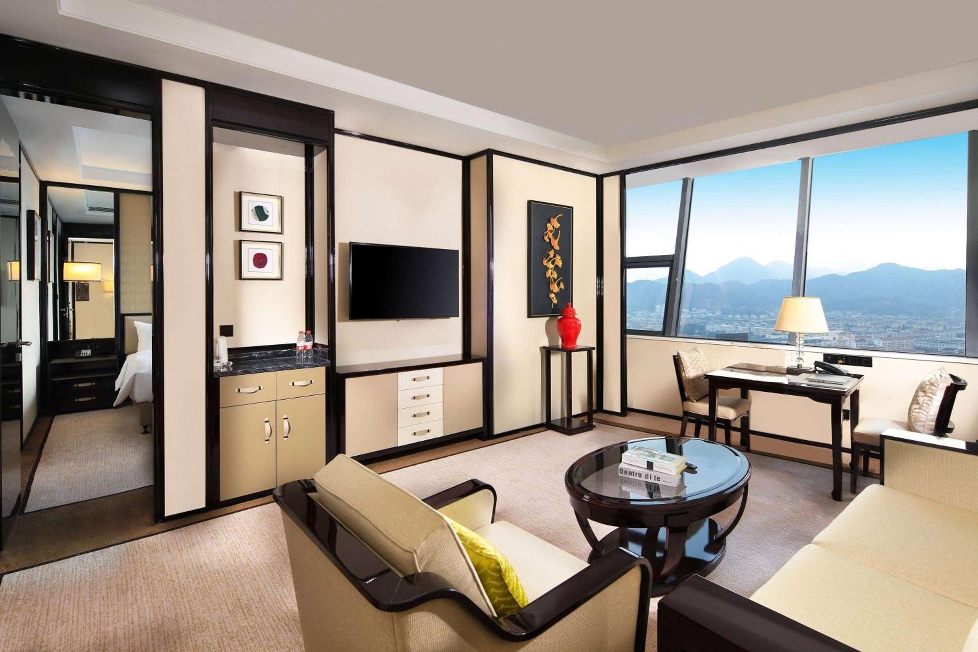 Howard Johnson Plaza Ningbo Bagian luar foto