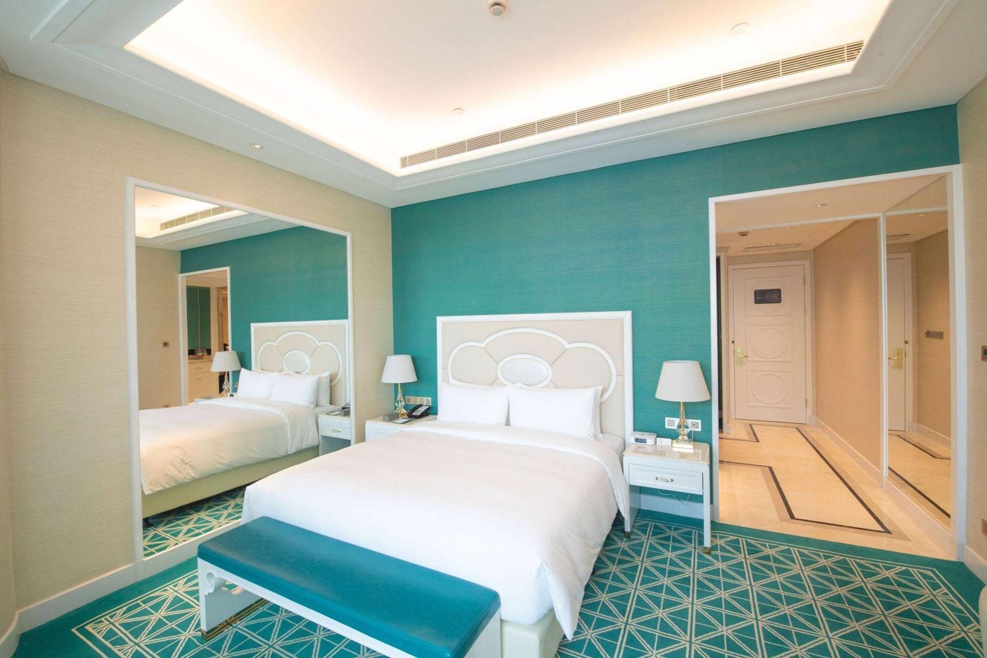 Howard Johnson Plaza Ningbo Bagian luar foto