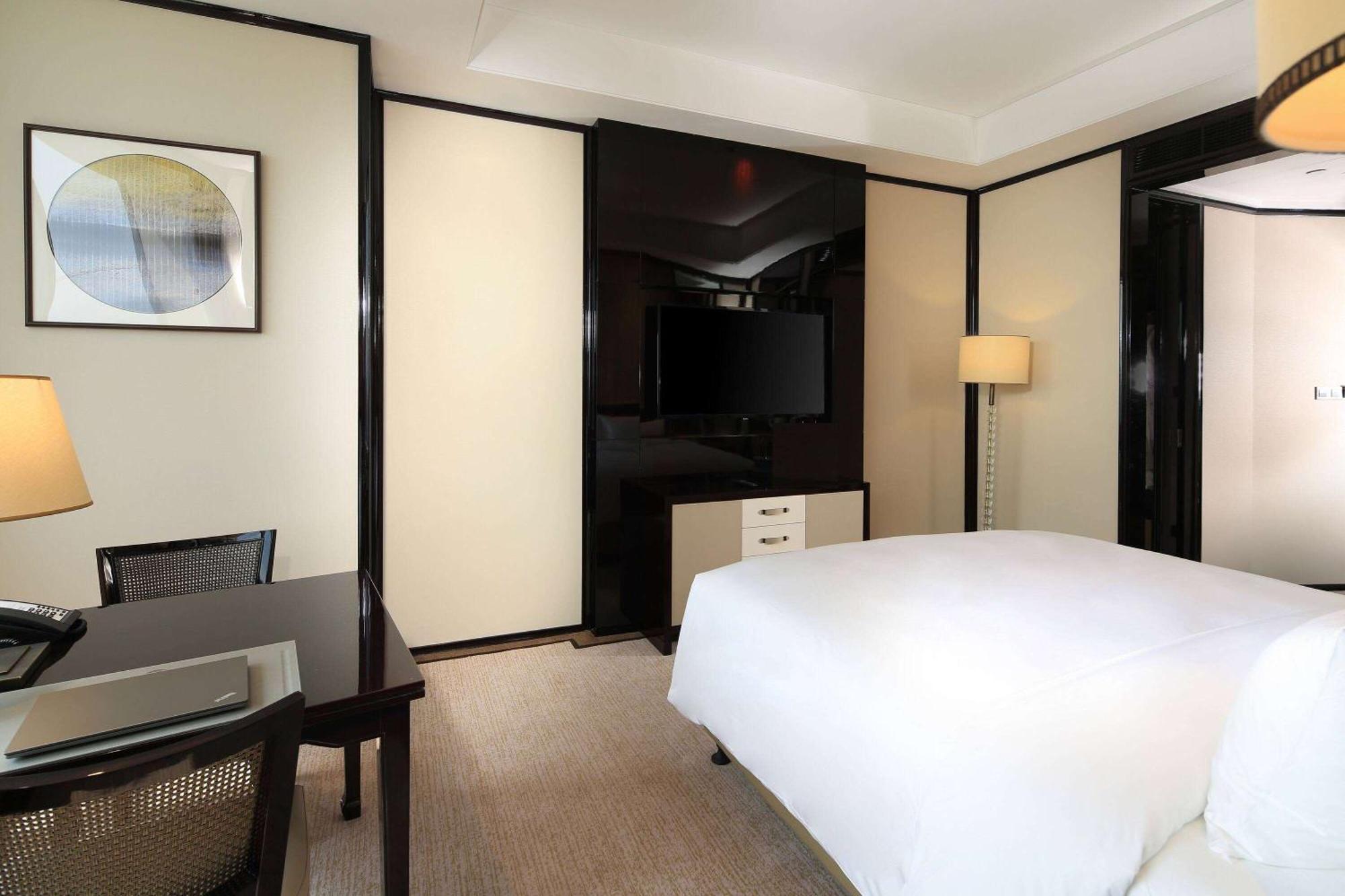 Howard Johnson Plaza Ningbo Bagian luar foto